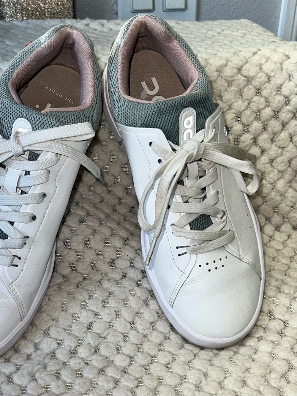 On The Roger Advantage All White Tennis Sneakers Men's Size 8 US